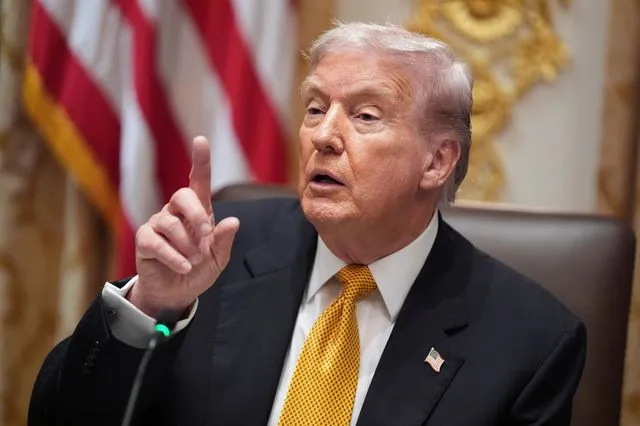 Σε κρίση το BBC – Τα τρία αιτήματα Τραμπ και η απειλή για αγωγή 1 δισ.