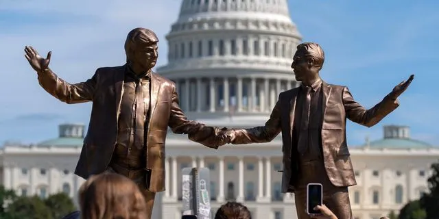 Τι εκνευρίζει τον Τραμπ στα αρχεία Έπσταϊν