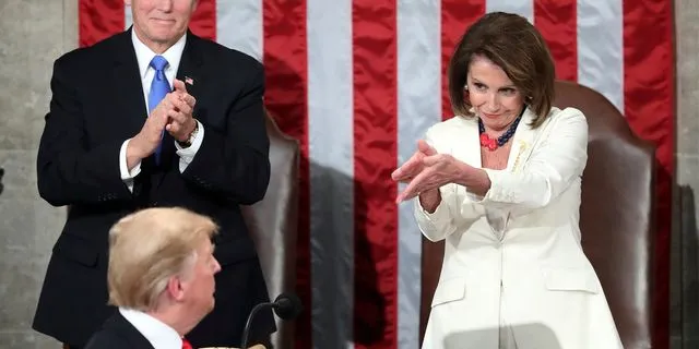 Ειρωνείες Τραμπ για την απόσυρση της Πελόζι: “Σπουδαίο νέο για την Αμερική”