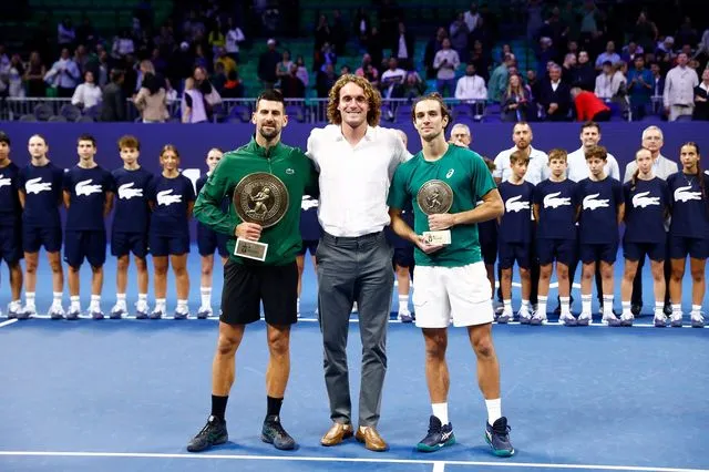 Ο Στέφανος Τσιτσιπάς έκανε την εμφάνιση του δίπλα σε Τζόκοβιτς και Μουζέτι μετά την απονομή