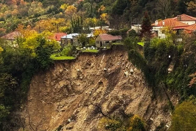 Μεγάλη κατολίσθηση στα Τζουμέρκα