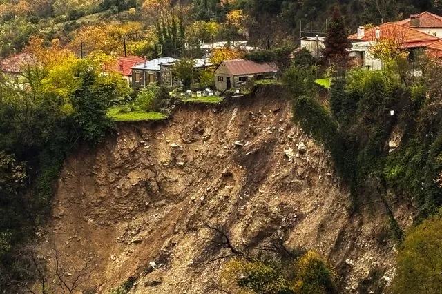 Τζουμέρκα: Αυτοψίες στις περιοχές με κατολισθήσεις