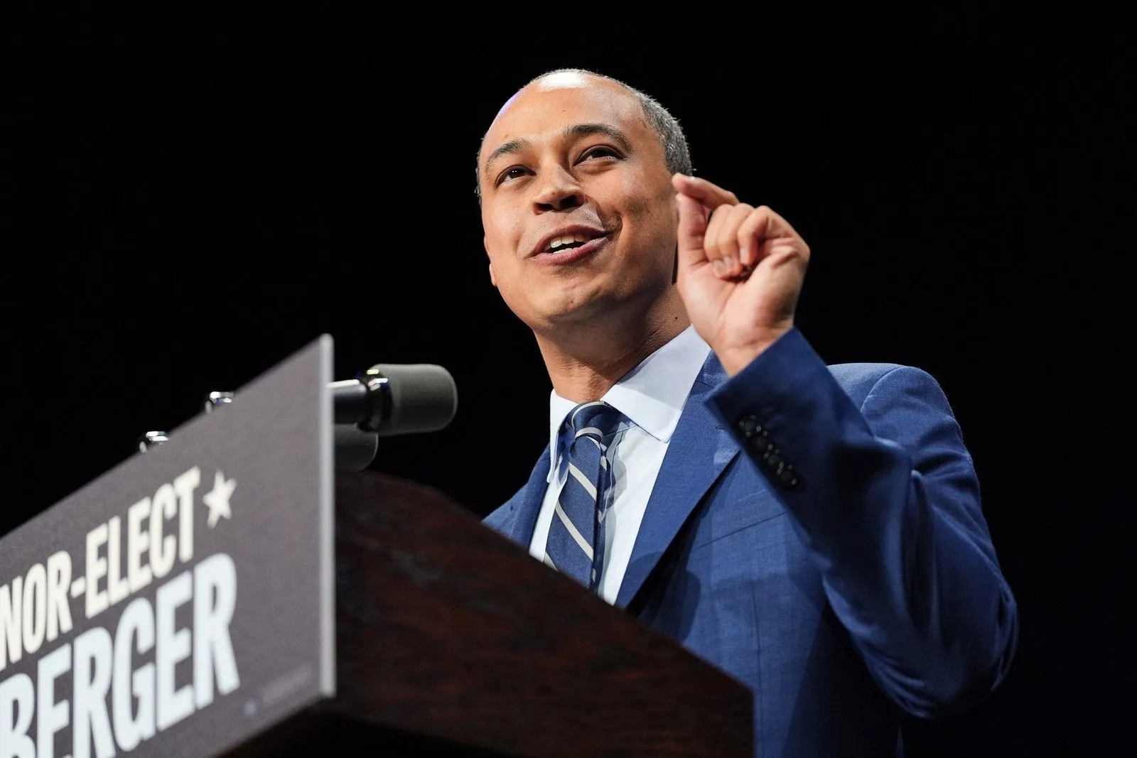 Ο Τζόουνς είχε πληγεί από αποκαλύψεις για μηνύματα που είχε αποστείλει το 2022