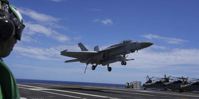 Μαχητικό αεροσκάφος στο αεροπλανοφόρο USS Gerald R. Ford, που βρίσκεται στα ανοιχτά της Βενεζουέλας