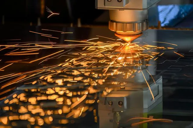 Βιομηχανία: “Kαμπανάκι” για το ενεργειακό κόστος και “βολή” για ανισότητες και ΕΛΤΑ