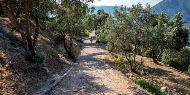 Μονοπάτι σε βουνό