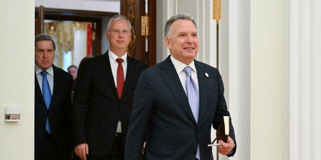 Guardian: Ποιος διέρρευσε την κλήση Γουίτκοφ – Ουσάκοφ με τις “οδηγίες” για τον Πούτιν;