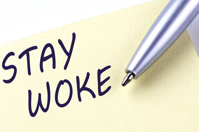 Υποτιμά το woke κίνημα το ταξικό ζήτημα, ναι ή όχι;