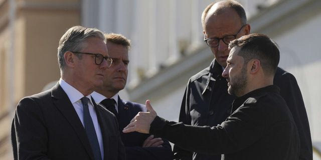 Κιρ Στάρμερ, Εμανουέλ Μακρόν, Φρίντριχ Μερτς και Βολοντίμιρ Ζελένσκι