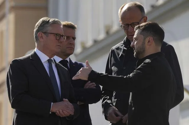 Κιρ Στάρμερ, Εμανουέλ Μακρόν, Φρίντριχ Μερτς και Βολοντίμιρ Ζελένσκι