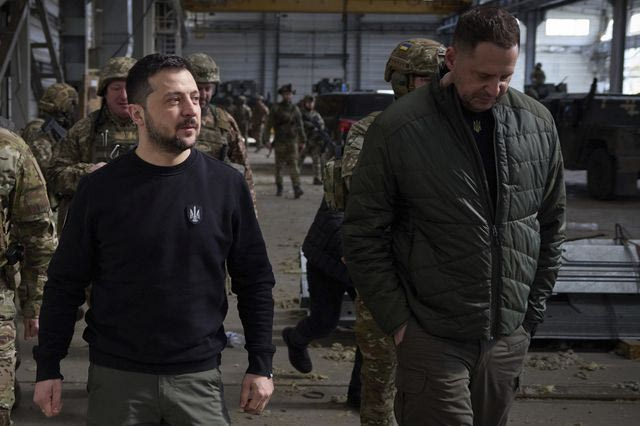 Ουκρανία: Έφοδος στο σπίτι του προσωπάρχη του Ζελένσκι για το σκάνδαλο διαφθοράς