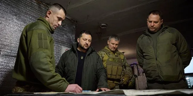 Βολοντίμιρ Ζελένσκι και Αντρίι Γερμάκ στην περιοχή του Ντονέτσκ