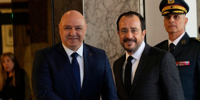 Τζοτζέφ Αούν, Νίκος Χριστοδουλίδης