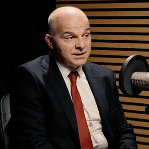 Ο Αντώνης Ψαρόπουλος μιλά για το δυστύχημα των Τεμπών και τις ανορθογραφίες της δικαιοσύνης