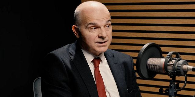 Ο Αντώνης Ψαρόπουλος μιλά για το δυστύχημα των Τεμπών και τις ανορθογραφίες της δικαιοσύνης