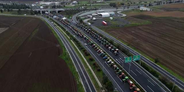 Η βροχή δεν πτοεί τους αγρότες – Πού στήνουν νέα μπλόκα