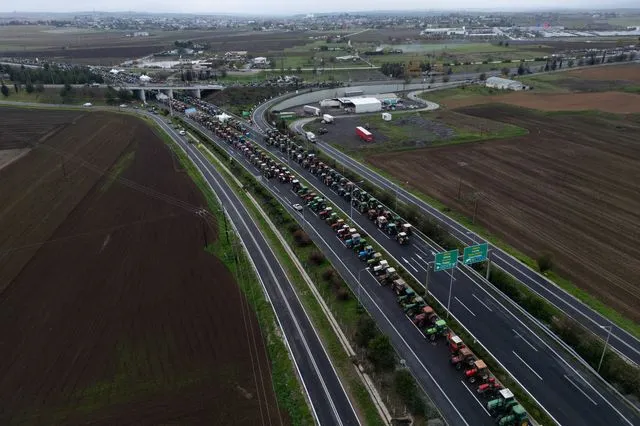 Rain does not deter farmers – Where new roadblocks are being set up