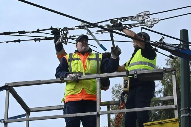 Τέλος εποχής για τα τρόλεϊ της Αθήνας: Ξεκίνησε το ξήλωμα – Δείτε φωτογραφίες