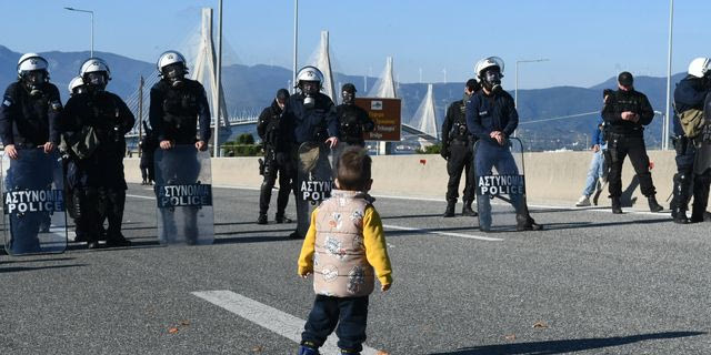 Παιδιά στα μπλόκα των αγροτών