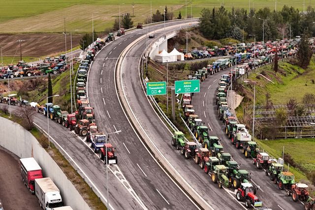 Αποφασίζουν αύριο οι αγρότες – Στο τραπέζι άνοιγμα διοδίων το Σαββατοκύριακο