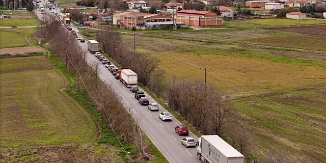 Αγρότες: Με χαμηλές ταχύτητες η διέλευση των ΙΧ – Βελτιωμένη η έξοδος των εκδρομέων
