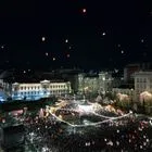 “Νύχτα των Ευχών”: Χιλιάδες φαναράκια φώτισαν τον Αττικό ουρανό