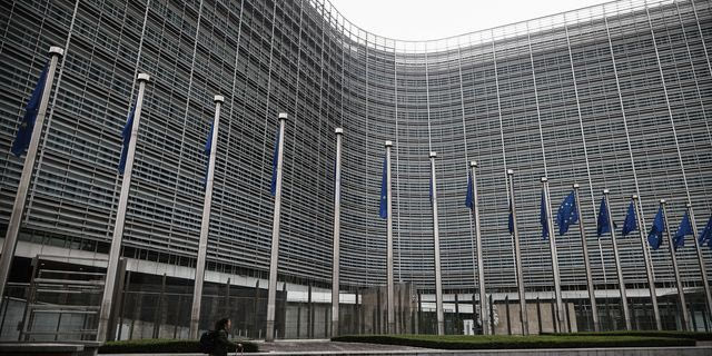 Η ΕΕ καταδικάζει τις κυρώσεις ΗΠΑ κατά Ευρωπαίων – “Αν χρειαστεί, θα απαντήσουμε”