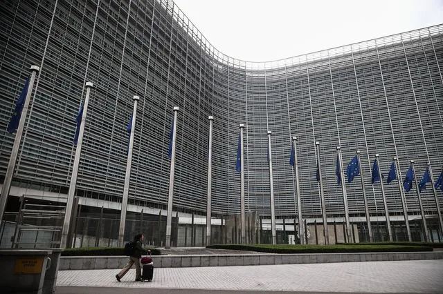 Η ΕΕ καταδικάζει τις κυρώσεις ΗΠΑ κατά Ευρωπαίων – “Αν χρειαστεί, θα απαντήσουμε”