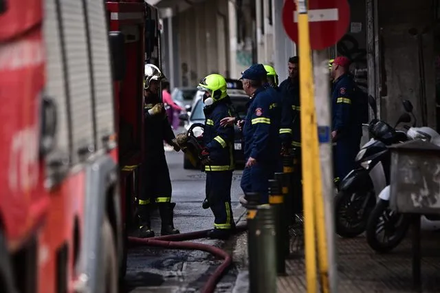 Χίος: Διασώθηκε μητέρα και γιος από φλεγόμενο σπίτι