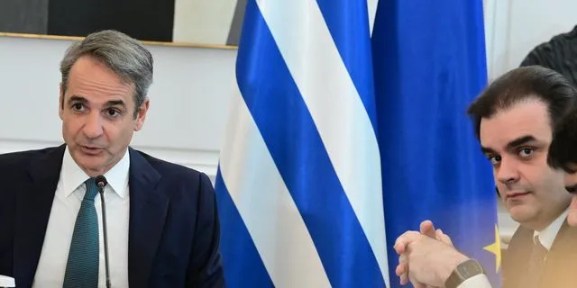 Μητσοτάκης, Πιερρακάκης και σκορποχώρι: Πάλι δεξιά η λύση…