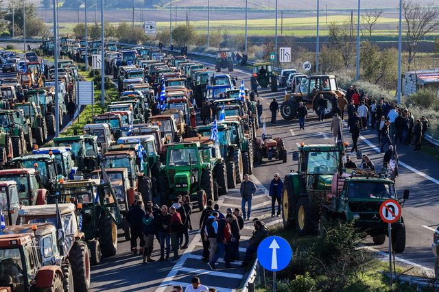 Μπλόκο αγροτών στη Λάρισα