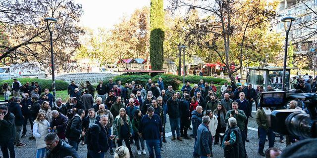 Solidarity gathering for the arrested farmers outside the Larissa Court