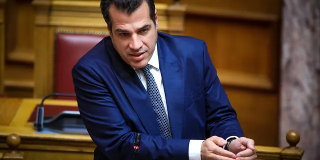 Ο Θάνος Πλεύρης στη Βουλή