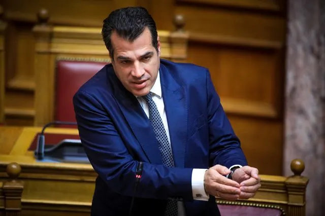 Ο Θάνος Πλεύρης στη Βουλή