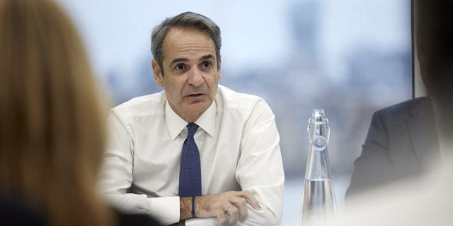 Φώτα με ανασχηματισμό, πρωτοβρόχια με κάλπες;