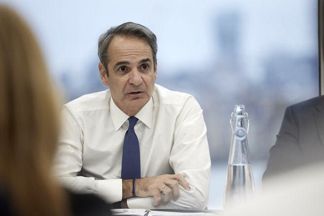 Φώτα με ανασχηματισμό, πρωτοβρόχια με κάλπες;