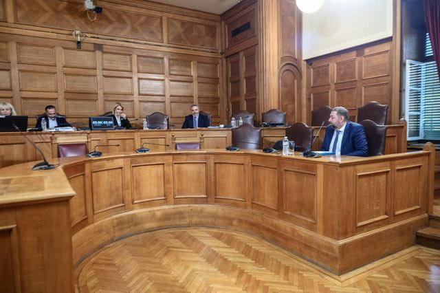 Στις Βρυξέλλες τους συλλαμβάνουν, εδώ απολαμβάνουν τον φραπέ τους…