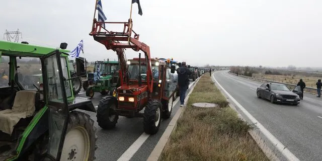 Μπλόκο αγροτών 500 μέτρα από το τελωνείο Εξοχής – Άνοιξε ο Προμαχώνας