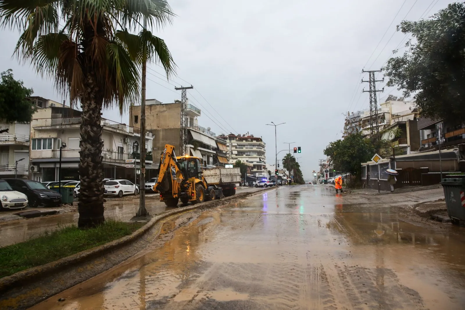 Πλημμύρες στην περιοχή του Πειραιά από την κακοκαιρία "Byron"