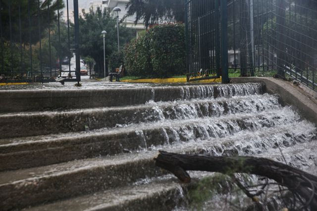 Προβλήματα από την κακοκαιρία "Byron" στο Κερατσίνι