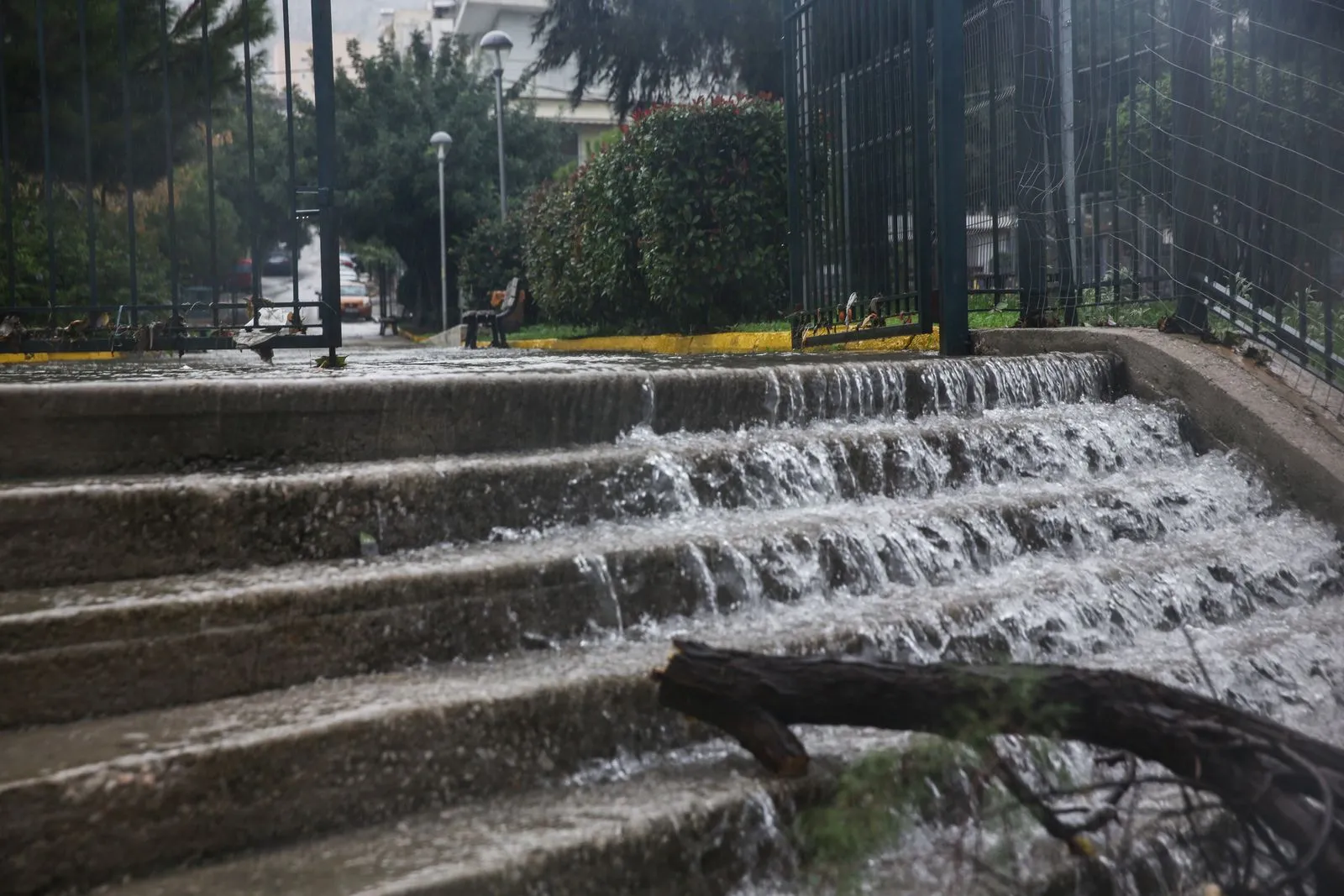 Προβλήματα από την κακοκαιρία "Byron" στο Κερατσίνι