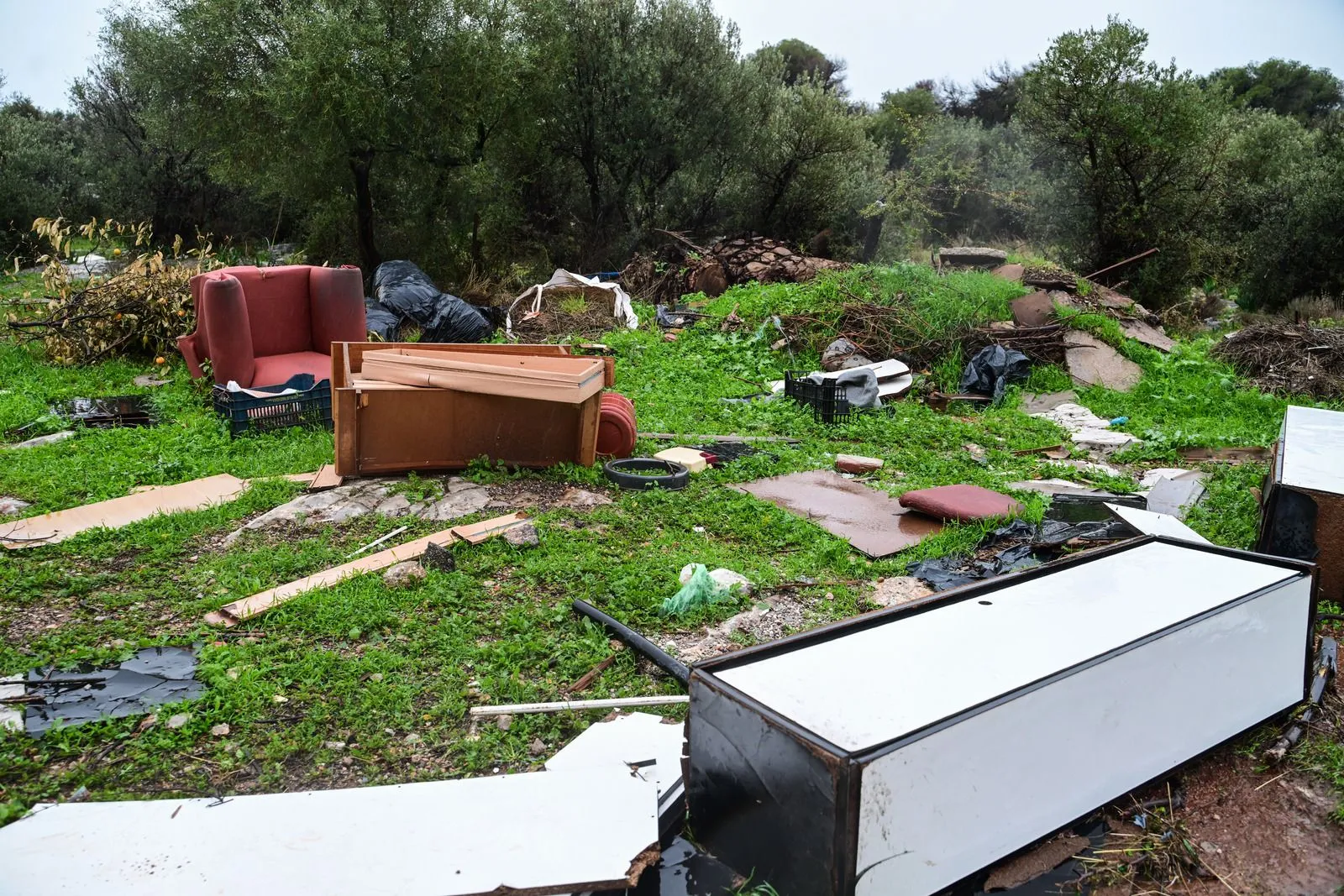 Πλημμύρες στη Μάνδρα από την κακοκαιρία "Byron"