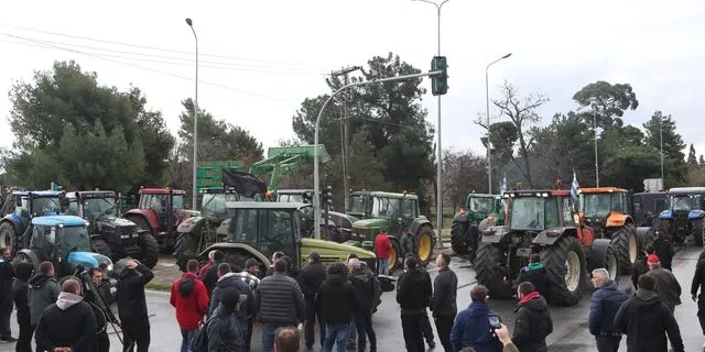 Θεσσαλονίκη: Έφτασαν οι αγρότες στα Πράσινα Φανάρια