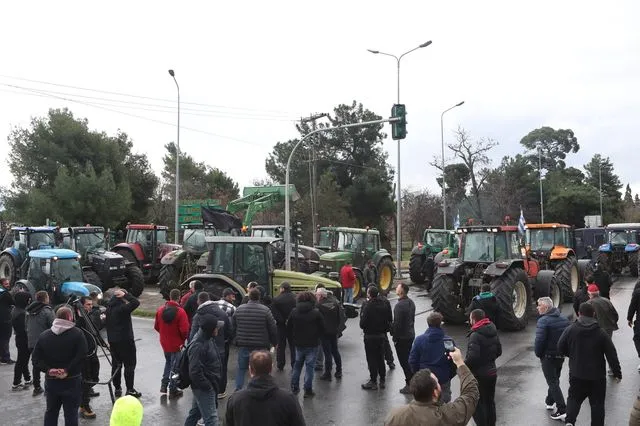 Θεσσαλονίκη: Έφτασαν οι αγρότες στα Πράσινα Φανάρια