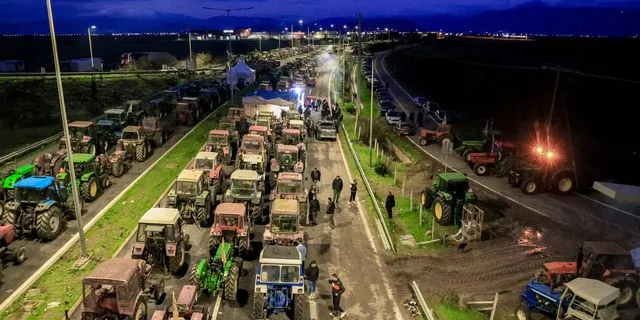 Αγρότες: Οι όροι για συνάντηση στο Μαξίμου και η απάντηση στον Μαρινάκη