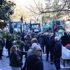 Συγκέντρωση αγροτών με τρακτέρ έξω από το Δικαστικό Μέγαρο Λάρισας