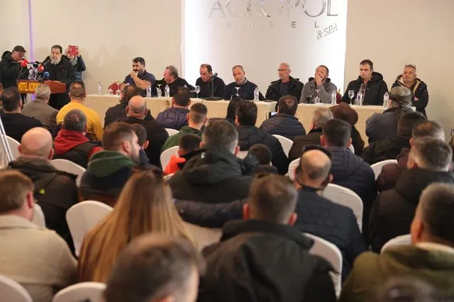 Οι αγρότες δεν πάνε σε διάλογο και κλιμακώνουν – Τι αποφάσισαν στη σύσκεψη