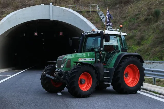 Αγρότες: Άνοιξαν οι σήραγγες των Τεμπών - Ο προγραμματισμός για τις γιορτές