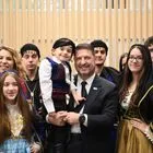 Tα κάλαντα στον Νίκο Χαρδαλιά έψαλαν εκπρόσωποι πολιτιστικών και αθλητικών φορέων