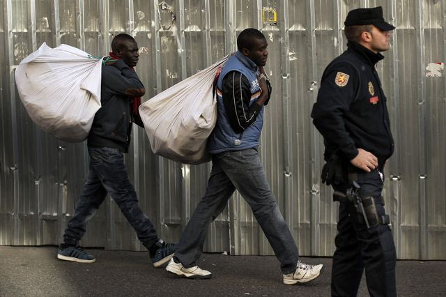 Ισπανία: Μετανάστες εκδιώχθηκαν από λύκειο που είχαν βρει καταφύγιο